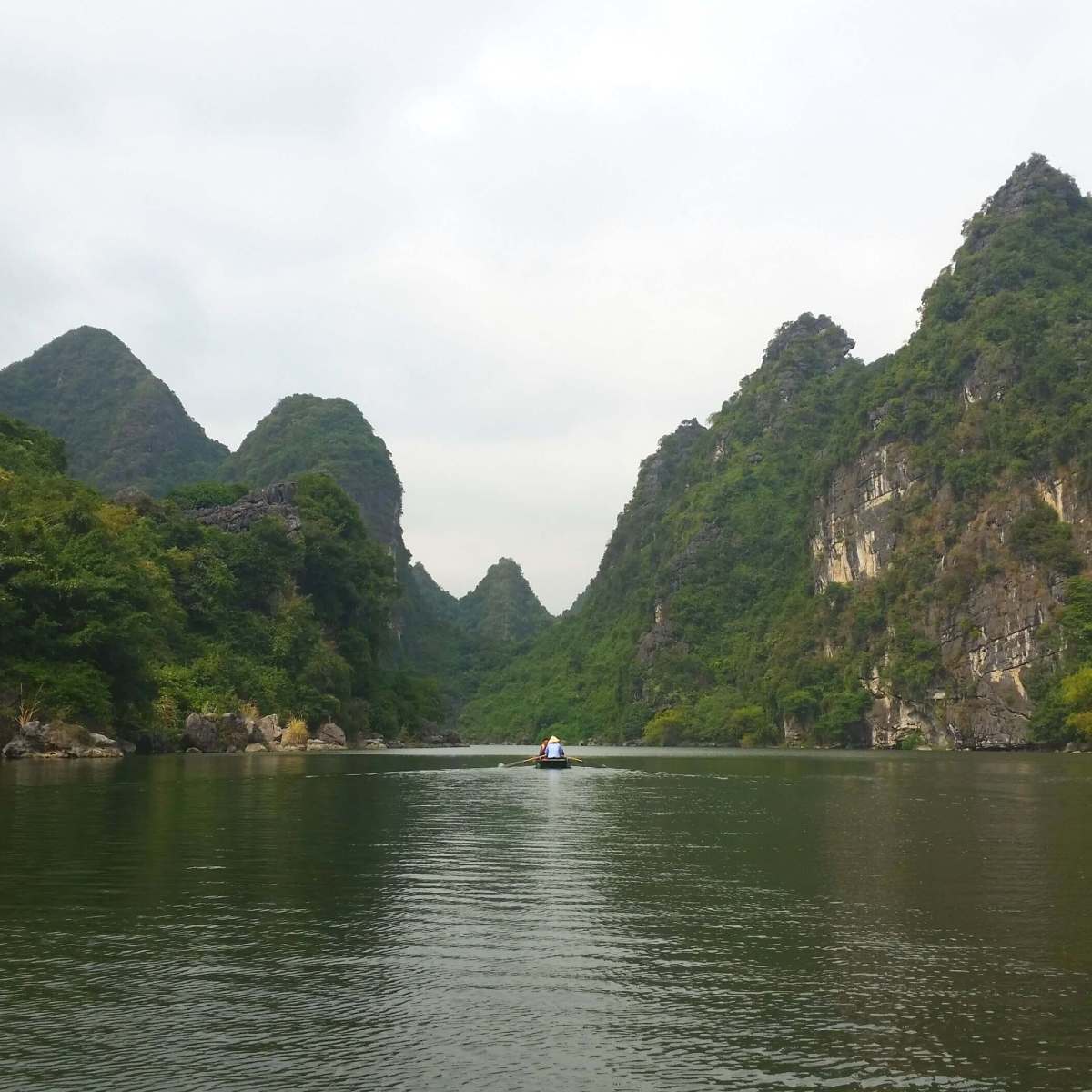 How to explore Trang An’s Scenic waterways