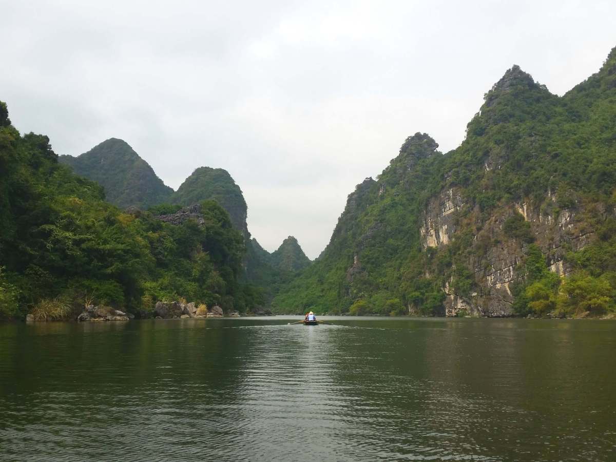How to explore Trang An’s Scenic waterways